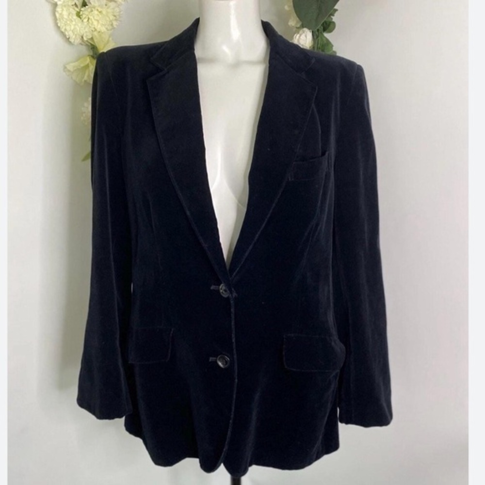 Sophisticated Black Velvet Suit Jacket with Notched Lapels
